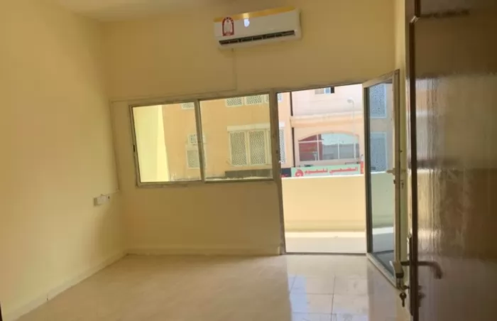 Residential Ready Property 3 Bedrooms U/F Apartment  for rent in Doha #7134 - 1  image 